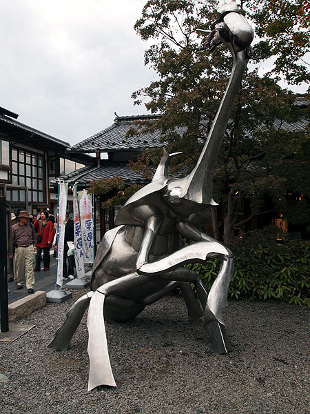 巨大なカブトムシのオブジェ